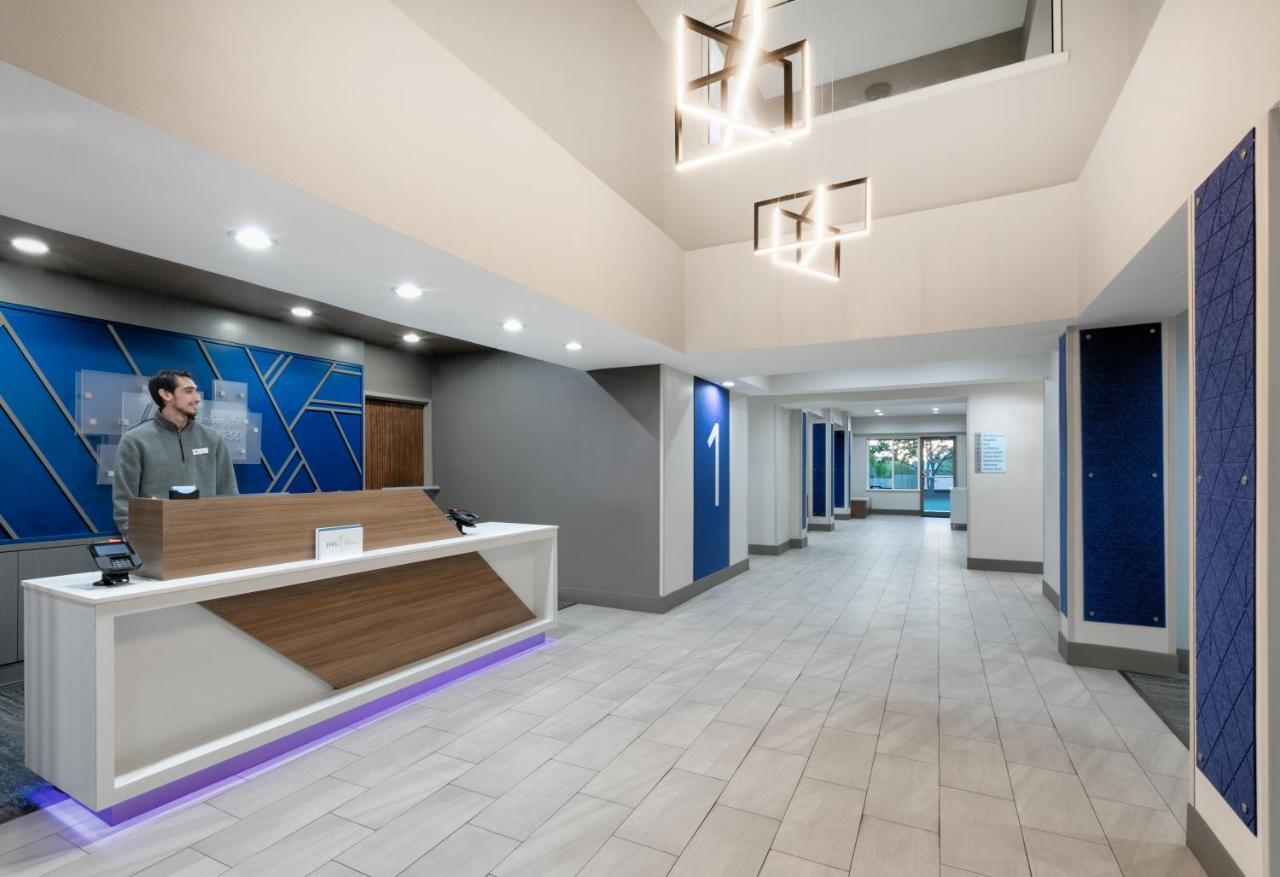 Holiday Inn Express & Suites - Dallas Park Central Northeast By Ihg Exterior photo