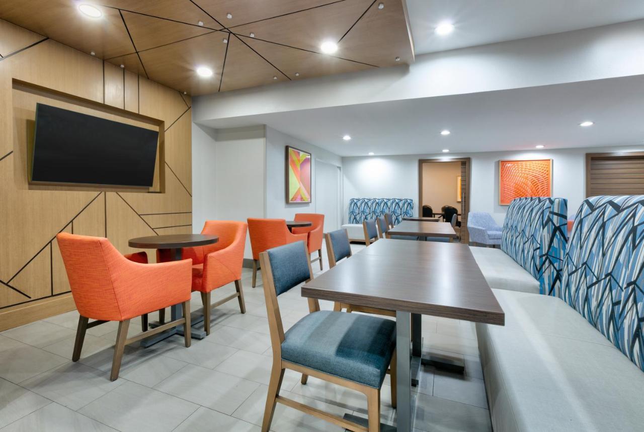 Holiday Inn Express & Suites - Dallas Park Central Northeast By Ihg Exterior photo