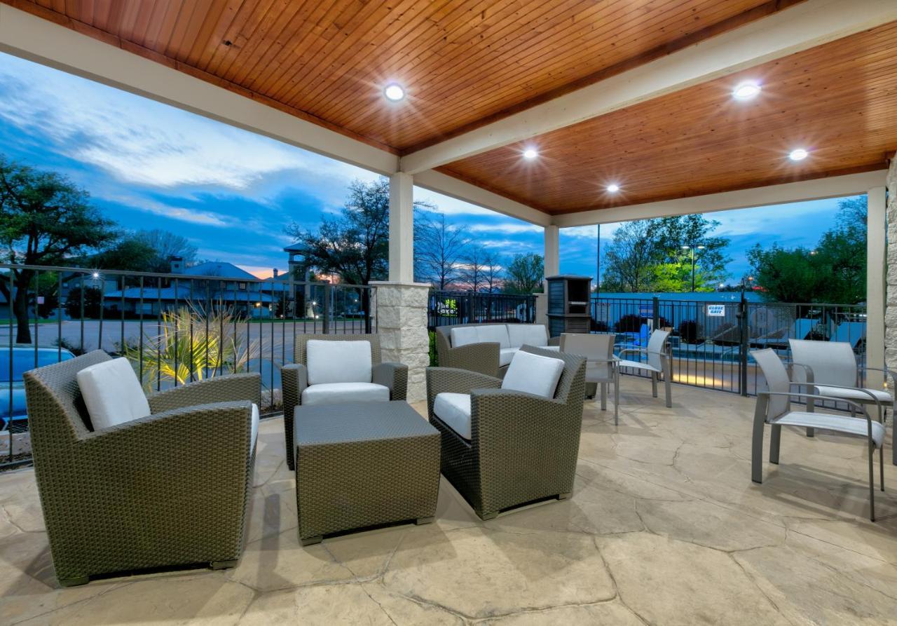 Holiday Inn Express & Suites - Dallas Park Central Northeast By Ihg Exterior photo