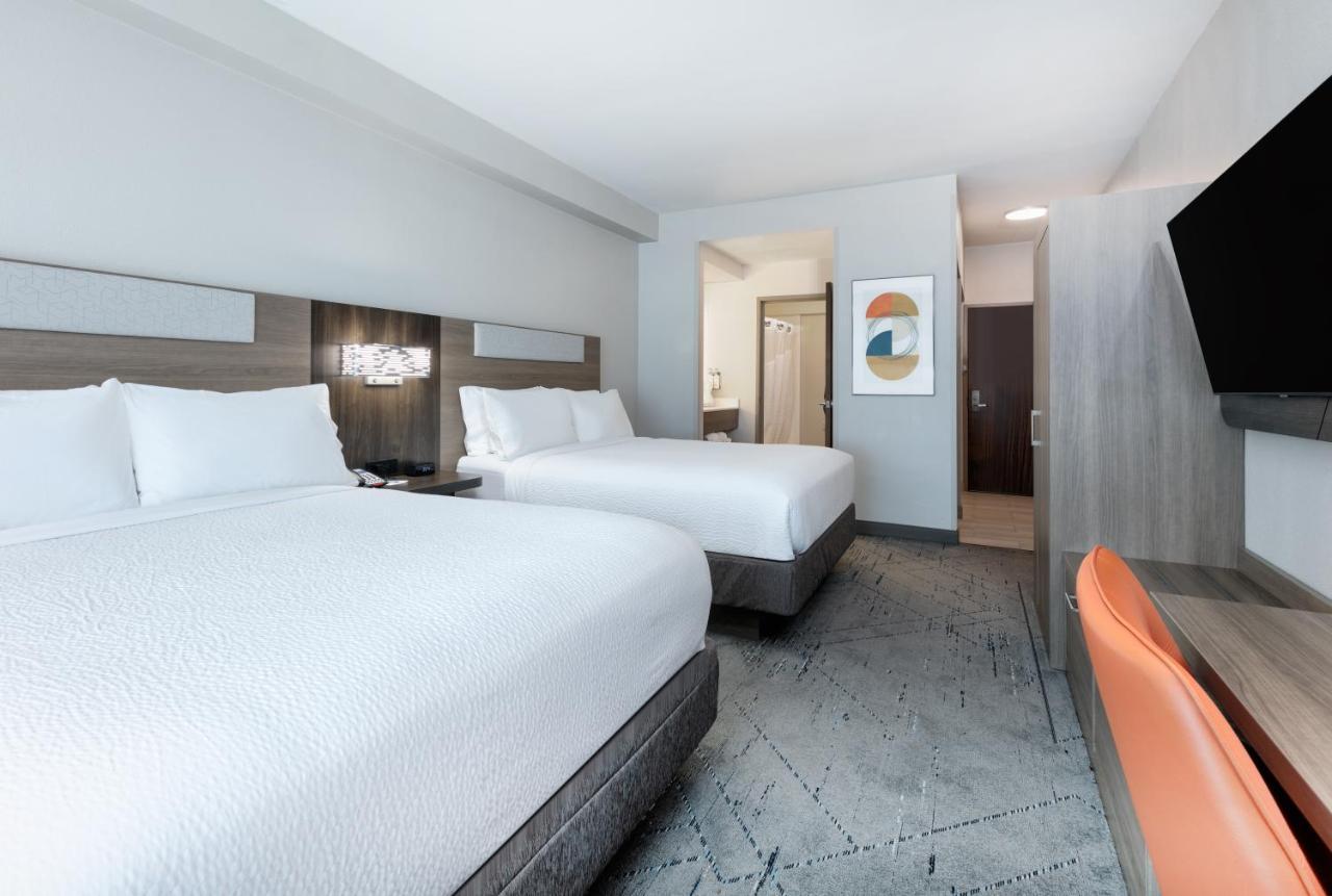 Holiday Inn Express & Suites - Dallas Park Central Northeast By Ihg Exterior photo