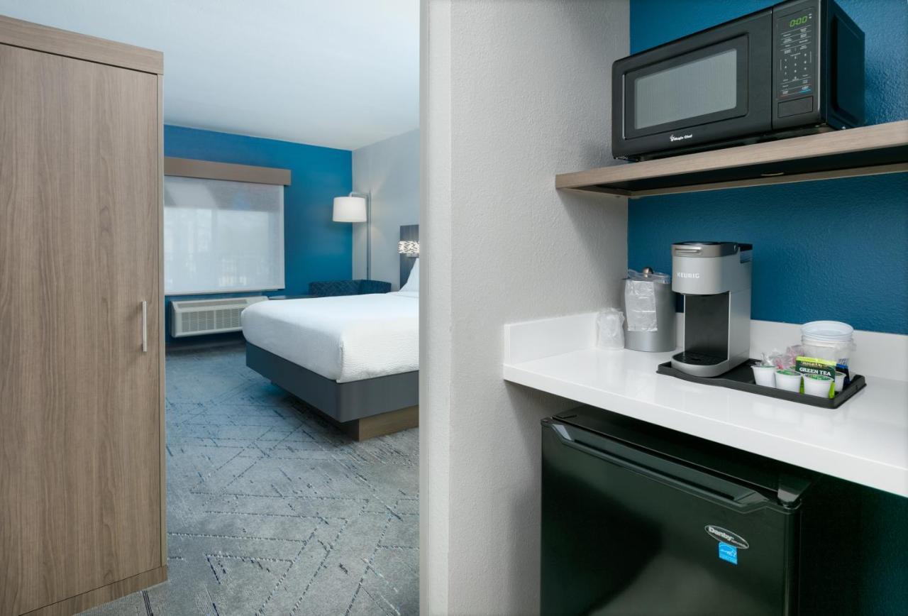 Holiday Inn Express & Suites - Dallas Park Central Northeast By Ihg Exterior photo