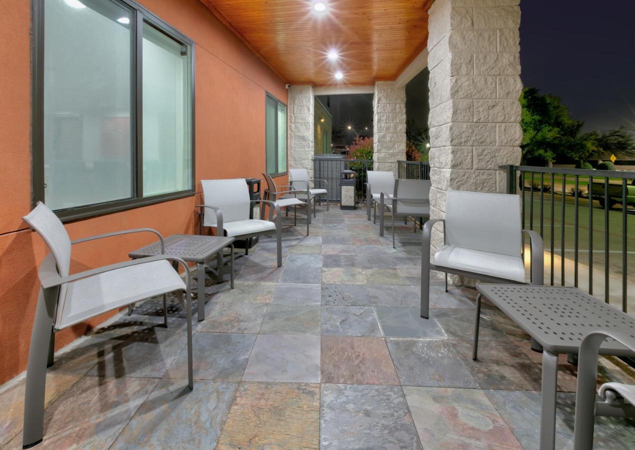Holiday Inn Express & Suites - Dallas Park Central Northeast By Ihg Exterior photo