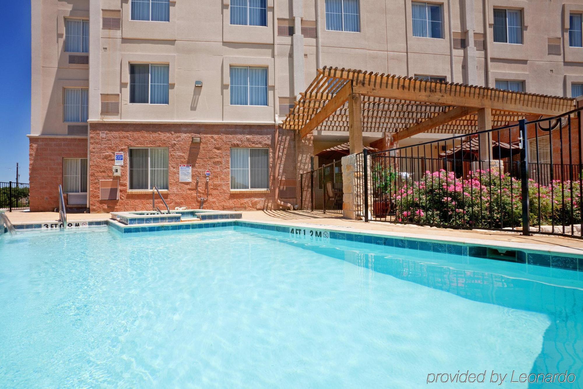 Holiday Inn Express & Suites - Dallas Park Central Northeast By Ihg Facilities photo