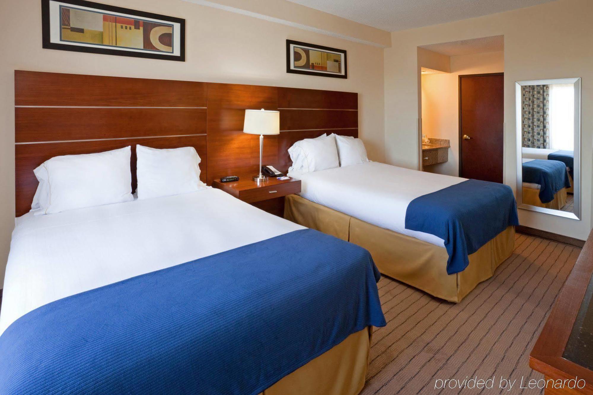 Holiday Inn Express & Suites - Dallas Park Central Northeast By Ihg Room photo