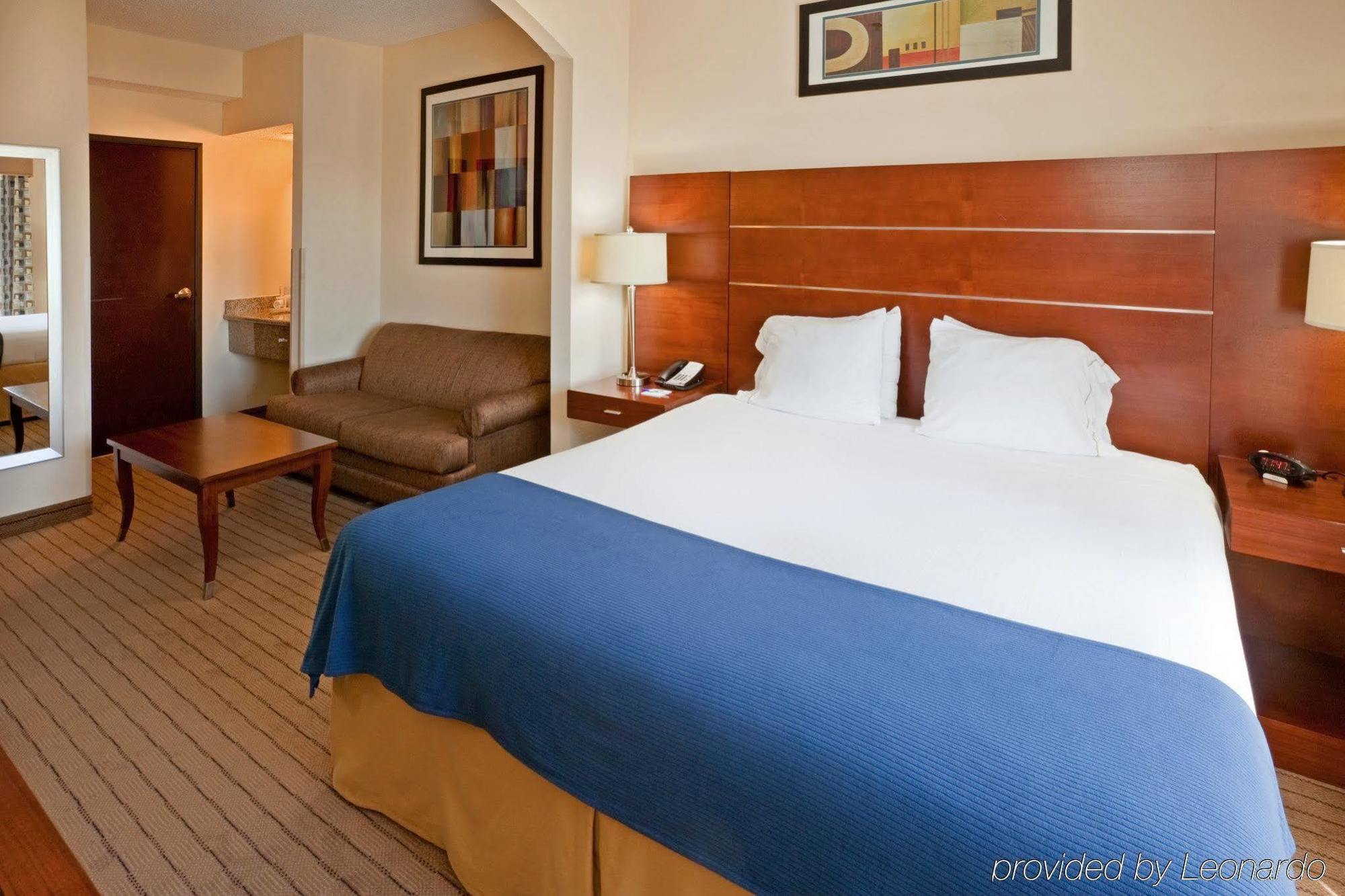 Holiday Inn Express & Suites - Dallas Park Central Northeast By Ihg Room photo