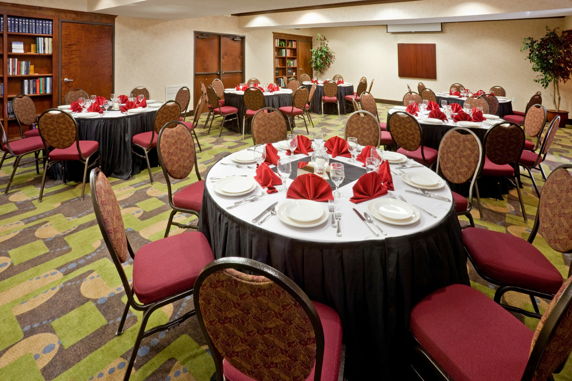 Holiday Inn Express & Suites - Dallas Park Central Northeast By Ihg Restaurant photo