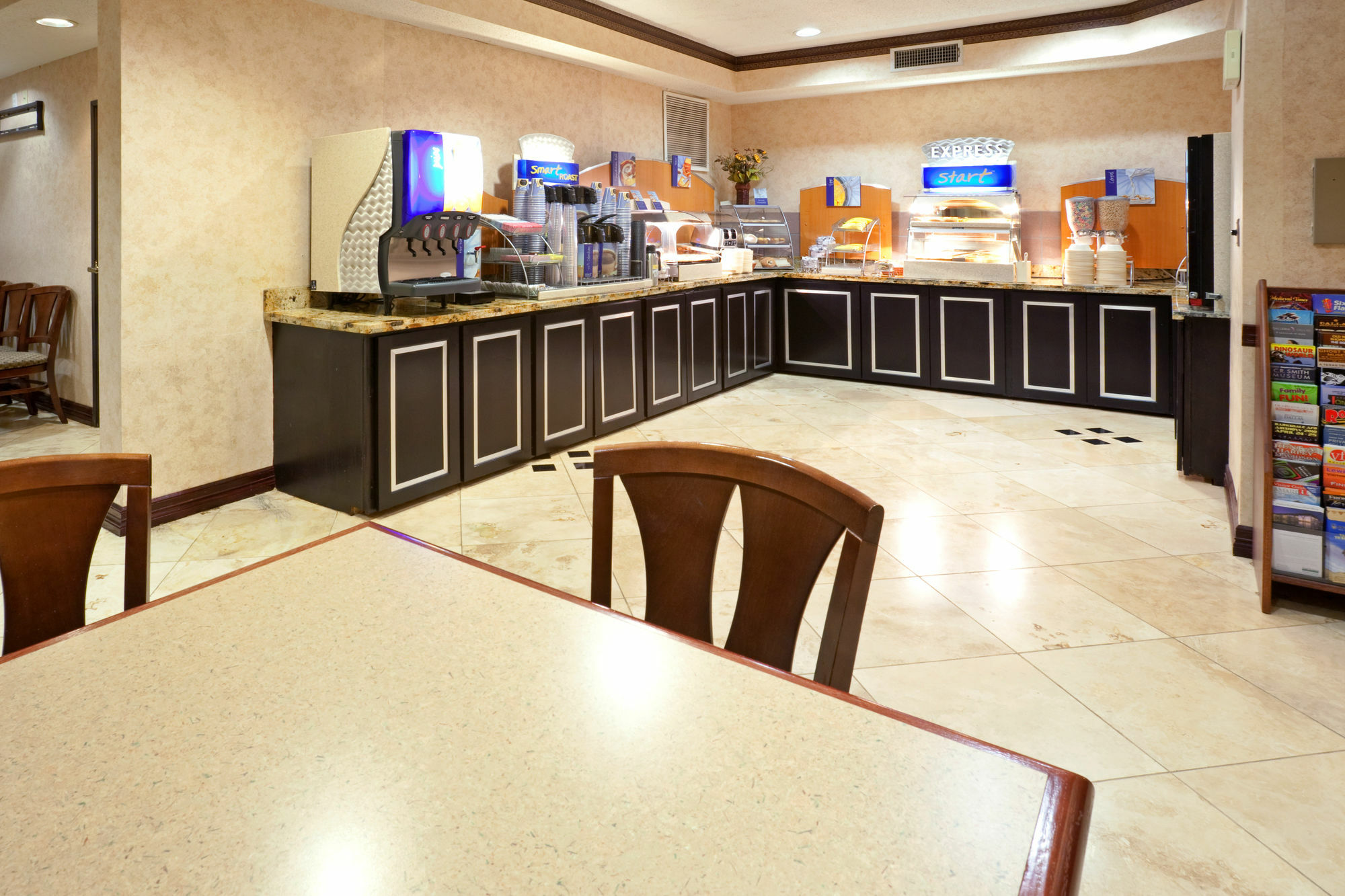 Holiday Inn Express & Suites - Dallas Park Central Northeast By Ihg Restaurant photo