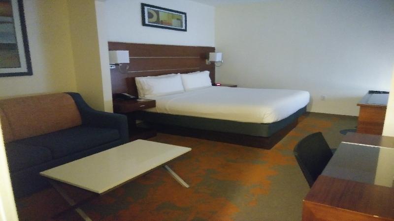 Holiday Inn Express & Suites - Dallas Park Central Northeast By Ihg Exterior photo