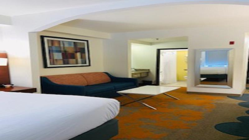 Holiday Inn Express & Suites - Dallas Park Central Northeast By Ihg Exterior photo